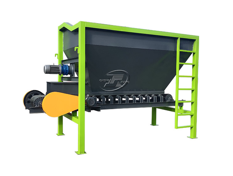 Feeding bin for loader