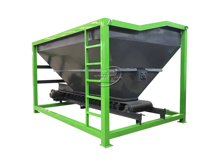 Feeding bin for loader