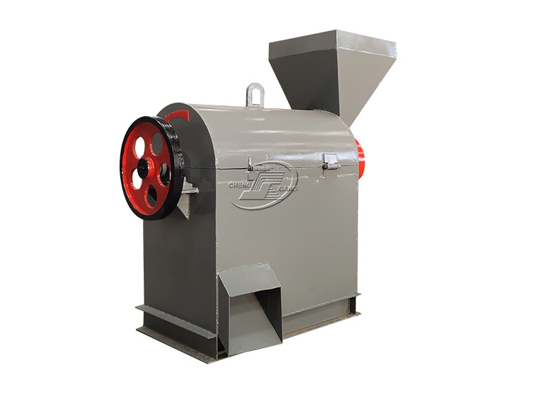 The semi-wet material crusher